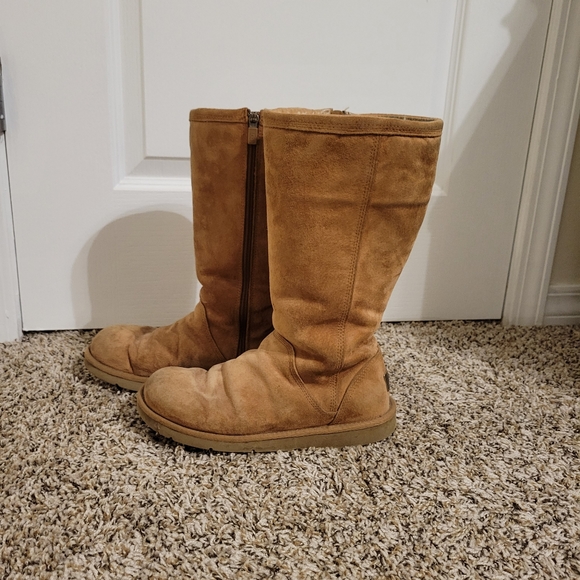 Final Sale! UGG Boots 👢 Size 8 - Picture 2 of 4